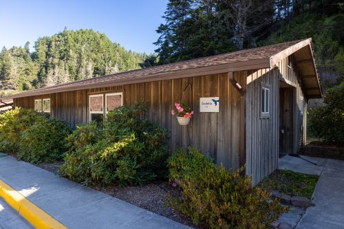 Godetia Cabins