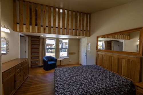 Queen Bed with Loft - No Kitchenette